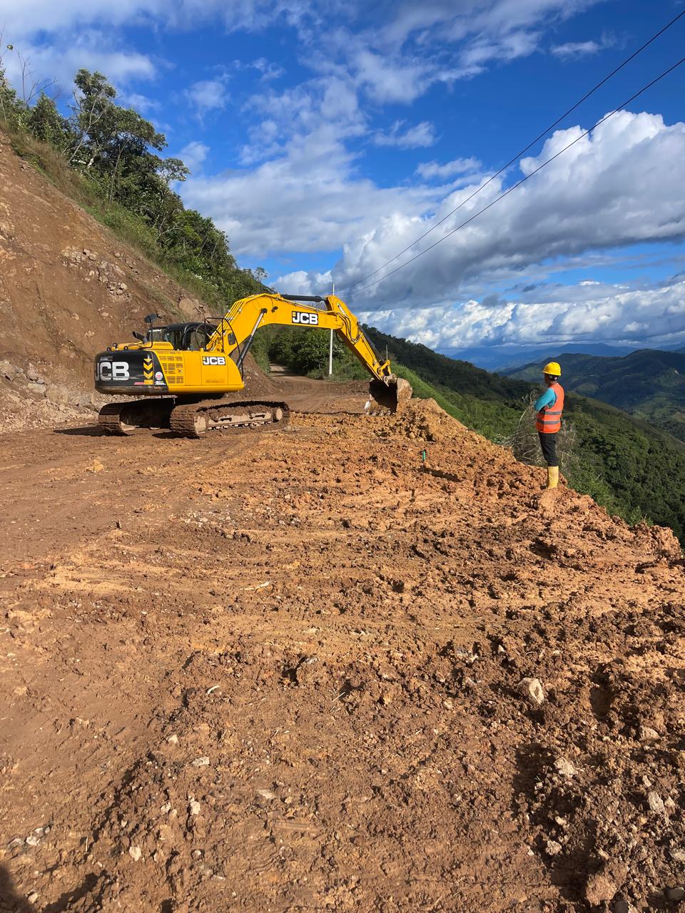 Un nuevo proyecto de asfalto inició en Chinchipe