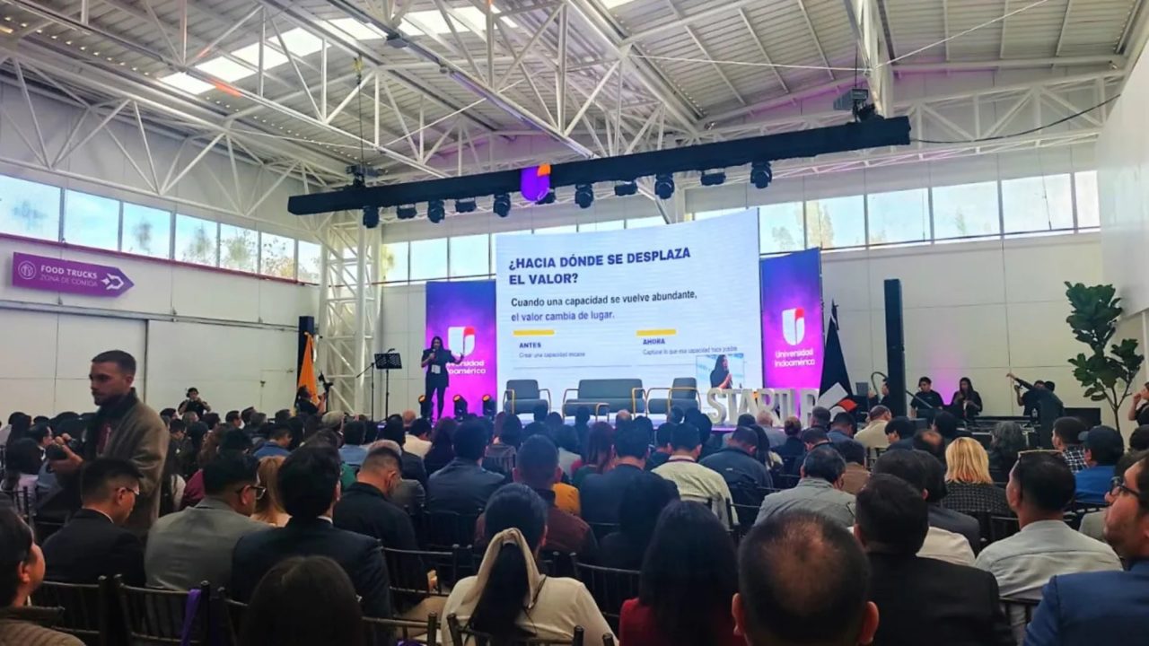 Ecuador reúne a la élite internacional de la innovación: más de 700 participantes de 20 países llenan el Congreso Internacional de Startups Indoamericano